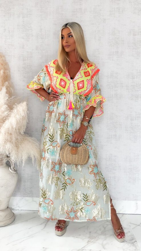 Letnia MAXI sukienka w stylu BOHO z neonowymi ozdobami i złotymi haftami - S221